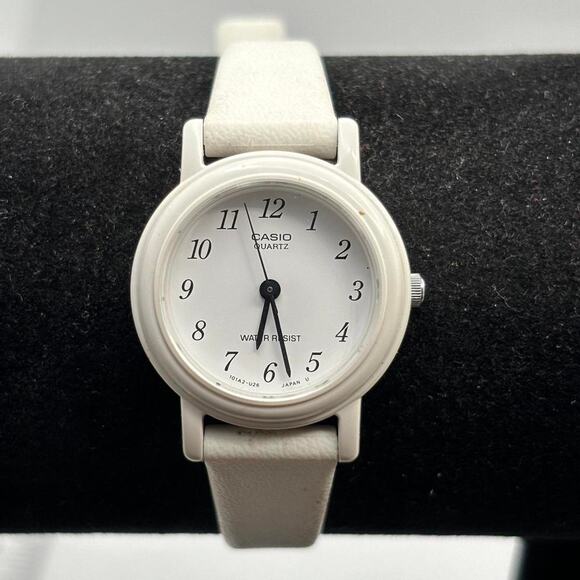 White casio watch - Picture 1 of 3